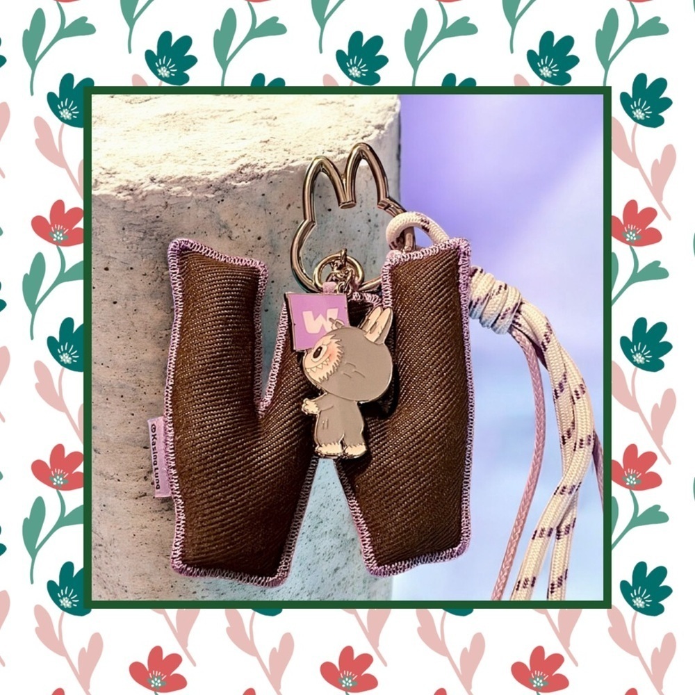 🐙🆕🐙 Pop Mart Pin For Love The Monsters Letter “W” Keyring Charm